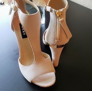 SOLD !!!!!!!!!DKNY white suede colby sandle heels